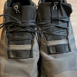 On cloud nova Men Black and Gray